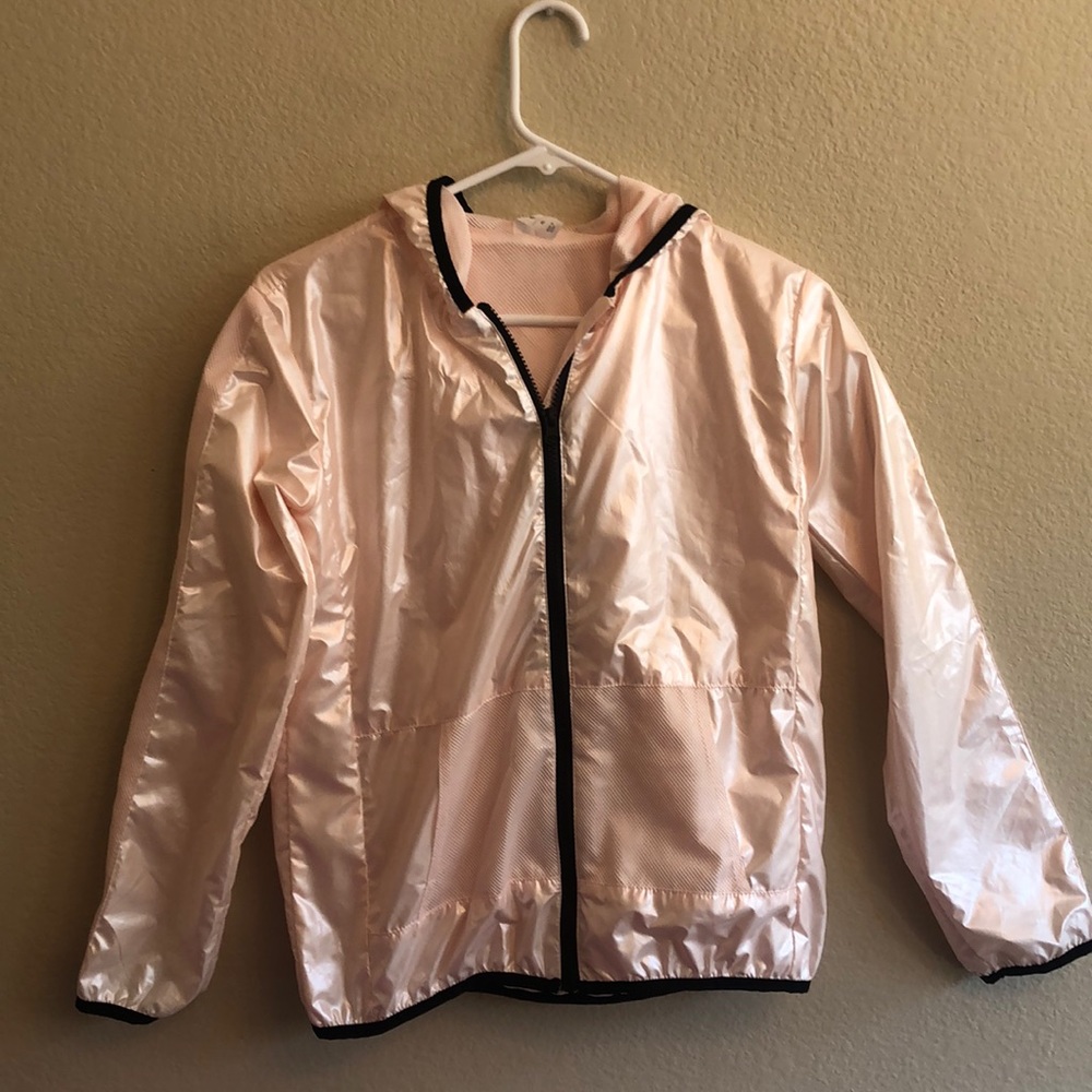 Light weight windbreaker jacket